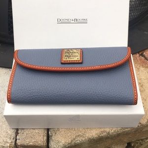 Dooney & Bourke wallet